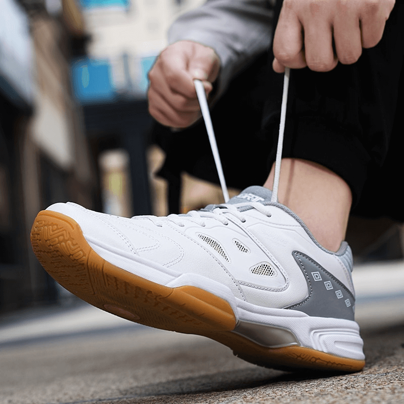 Lace-up flexible tennis shoes for men, breathable sports footwear with rubber outsole, durable synthetic material, anti-slip SF0738